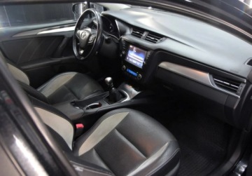 Toyota Avensis III Wagon Facelifting 2015 2.0 D-4D 143KM 2015 Toyota Avensis PL Salon _ kombi _ kamera cofania _ Alu17_ 2.0 Diesel 143KM, zdjęcie 5