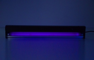 УФ-лампа с люминесцентной лампой BeamZ ULTRAVIOLET мощностью 18 Вт.