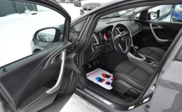 Opel Astra J Sports Tourer 1.4 Turbo ECOTEC 140KM 2012 Opel Astra 1.4 150 JAHRE Benzyna Tempomat Cz. parkowania Klimatyzacja 1.4, zdjęcie 11