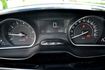 Peugeot 2008 I SUV Facelifting 1.2 PureTech 110KM 2016 Peugeot 2008 1,2 Benzyna 110Km Ledy Navi, zdjęcie 26