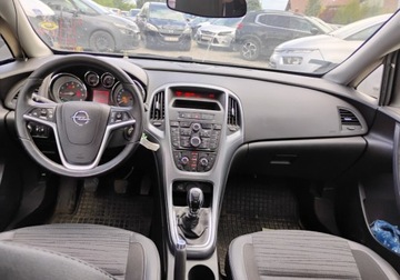 Opel Astra J Sedan 1.6 Twinport ECOTEC 115KM 2016 Opel Astra 2016r, Salonowa. 1.6 LPG. Uszkodzony prawy bok. Jezdzi. 1.6, zdjęcie 5