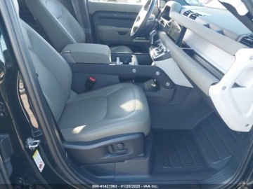 Land Rover Defender IV (L663) 2023 Land Rover Defender 110 SE 2023 3.0l 3.0 Benzyna 395KM, zdjęcie 9