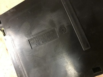 DRŽÁK NA NÁPOJ GOLF 4 1J0 858 601 1J0858601