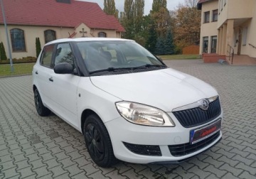 Skoda Fabia II Hatchback Facelifting 1.2 HTP 60KM 2014 Skoda Fabia Zarejestrowany - ubezpieczony - benzyna - 1,2 - 60 KM 1.2 60KM