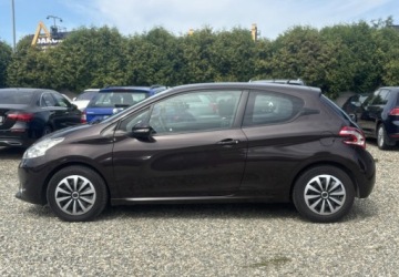 Peugeot 208 I Hatchback 3d 1.2 VTI 82KM 2013 Peugeot 208 Samochod z gwarancja 1.2 Benzyna 82KM, zdjęcie 2