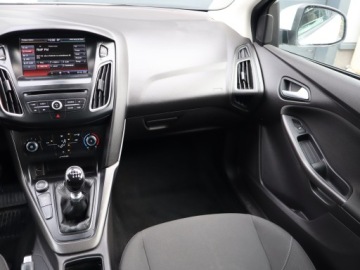 Ford Focus III Kombi Facelifting 1.6 TDCi 95KM 2015 Ford Focus 1.6 TDCi, Navi, Klima, Tempomat, zdjęcie 7