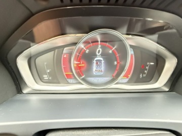 Volvo V60 I Kombi Facelifting 2.0 D4 DRIVE-E 181KM 2014 Volvo V60 2.0D4 Polestar Lift Led R DESIGN Skóra, zdjęcie 31