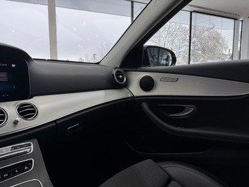Mercedes Klasa E W213 Limuzyna Facelifting 2.0 E220d 194KM 2021 Mercedes-Benz E 220 4-Matic AMG/Avantgarde / 1 wła, zdjęcie 23