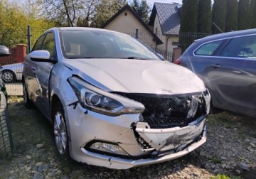 Hyundai i20 II 2015 Hyundai i20 2015r, 1.2 Benzyna. Uszkodzony przod. 1.2 Benzyna 80KM
