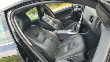 Volvo S60 II Sedan Facelifting 2.0 D3 DRIVE-E 150KM 2015 Volvo S60 2.0 D3 150KM # Momentum # NAVI # Automat, zdjęcie 6