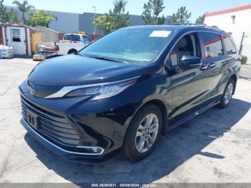 Toyota Sienna III 2023 Toyota Sienna 2023 TOYOTA SIENNA, silnik 2.5 2.5 Benzyna 245KM, zdjęcie 1