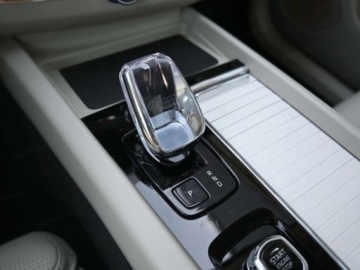 Volvo XC60 II 2026 2.0 B5 AWD Ultra Bright (250 KM) System audio Bowers &amp; Wilkins, zdjęcie 9