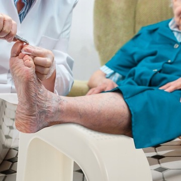 Plastikowy podnóżek do pedicure