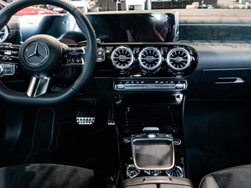 Mercedes CLA C118/X118 Coupe Facelifting 1.3 200 163KM 2024 MERCEDES-BENZ CLA 200 AMG Line Sedan 1.3 (163KM) 2024, zdjęcie 5