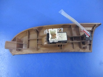 NISSAN MAXIMA A33 PANEL SPÍNAČ OKNO PRAVÝ PŘEDNÍ