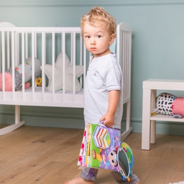 Balibazoo Jolly Baby Ksią Что делает мальчик