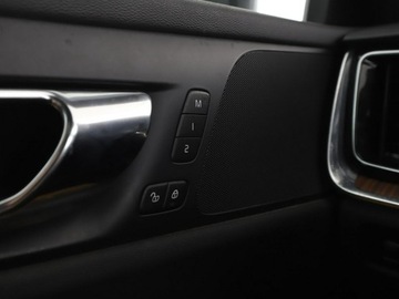 Volvo V60 II  Kombi 2.0 T8 Twin Engine 390KM 2019 Volvo V60 GRATIS! Pakiet Serwisowy o wartości, zdjęcie 38
