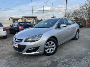 Opel Astra J Sedan 1.6 CDTI ecoFLEX 110KM 2015 Opel Astra Nawigacja/ Zamiana/ Kredyt