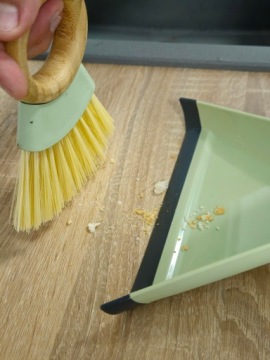 Набор для чистки SMALL BRUSH TABLE SHOPPER для наполнителей из крошек