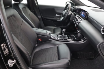 Mercedes Klasa A W177/V177 Hatchback 1.3 200 163KM 2018 Mercedes A A 200, Skóra, Navi, Klima, Klimatronic, zdjęcie 8