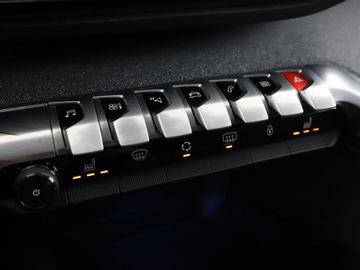 Peugeot 5008 II Crossover 1.6 BlueHDI 120KM 2017 Peugeot 3008 7os. Automat, zdjęcie 26