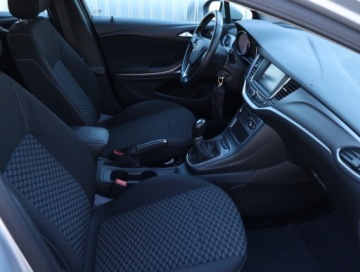 Opel Astra J GTC 1.6 CDTI Ecotec 110KM 2018 Opel Astra 1.6 CDTI, Salon Polska, Serwis ASO, zdjęcie 8