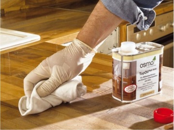 Масло Osmo Set Top, чистящая жидкость, тряпки.