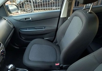 Hyundai i20 I Hatchback 5d Facelifting 1.4 CVVT 100KM 2014 Hyundai i20 2014 1.4 Benzyna 100KM Automatyczna skrzynia biegów, zdjęcie 22