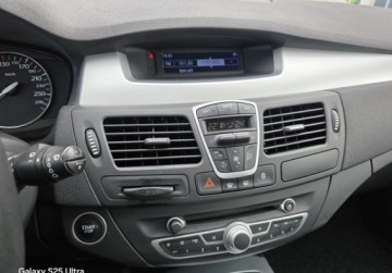 Renault Laguna III Hatchback 2.0 16v 140KM 2009 Renault Laguna 2,0 Benzyna - Bezwypadkowa - Zarejestrowana 2.0 Benzyna, zdjęcie 7