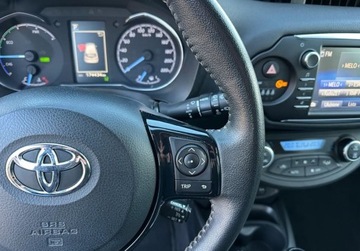 Toyota Yaris III Hatchback 5d Facelifting Hybrid 100KM 2017 Toyota Yaris 1,5 Benzyna Hybryda Automat GWARANCJA Zamiana Zarejestrowany, zdjęcie 13
