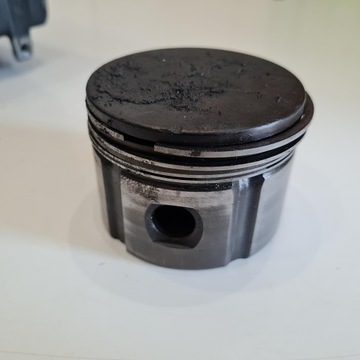 BRIGGS & STRATTON QUATTRO 3,5HP KARTER CYLINDER TŁOK KPL