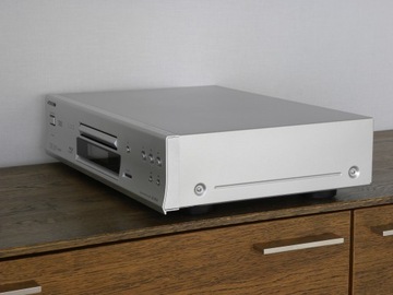 ONKYO BD-SP808 серебристый – прочный проигрыватель Blu-ray/DVD/CD