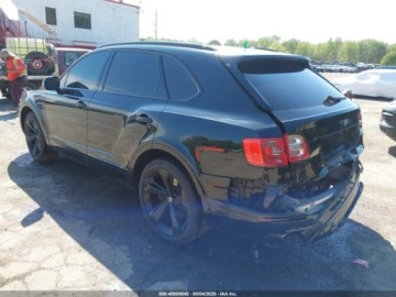 Bentley Bentayga 2017 Bentley Bentayga W12 First Edition 2017 6.0 Benzyna 600KM, zdjęcie 2