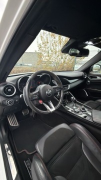 Alfa Romeo Giulia II Sedan 2.9 V6 510KM 2018 Alfa Romeo Giulia Alfa Romeo Giulia 2.9 Quadrfoglio 2.9 Benzyna 510KM, zdjęcie 7