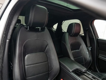 Jaguar XF II Sedan 2.0 i4D 240KM 2019 JAGUAR XF 2.0 AWD R-Sport aut Sedan 241KM 2019, zdjęcie 9