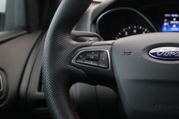 Ford Focus III Hatchback 5d facelifting 1.0 EcoBoost 125KM 2016 Ford Focus 1.0 EcoBoost, Salon Polska, Serwis ASO, zdjęcie 16