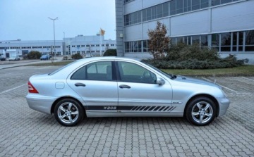 Mercedes Klasa C W203 Sedan W203 1.8 (C 180 Kompressor) 143KM 2002 Mercedes-Benz Klasa C 1,8 (143KM) Skory 1.8 Benzyna 143KM, zdjęcie 4