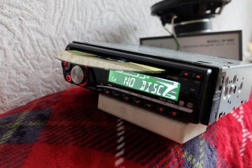 JVC--KD--G342=AUX-SPRAWNE