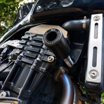 Роза Crash Frame Pads, посвященные Suzuki GSX-R 1300 Hayabusa 3 III