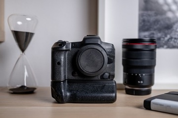 Аккумуляторная ручка Newell BG-R10 для Canon EOS R5/R6