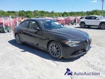 Alfa Romeo Giulia II Sedan Facelifting 2.0 Turbo 280KM 2023 Alfa Romeo Giulia 2023 ALFA ROMEO Giulia TI Awd 2.0 Benzyna 280KM