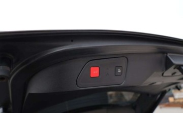 Peugeot 3008 II Plug-In Hybrid Facelifting 1.6 HYBRID 225KM 2021 Peugeot 3008 Peugeot 3008 225 e-EAT8 GT 1.6 Hybryda Plug-in 225KM, zdjęcie 31