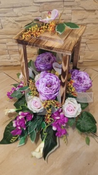 Фонарные цветы для букетной композиции на могилу