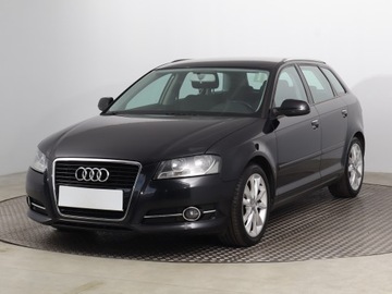 Audi A3 8P Hatchback 3d 1.2 TFSI 105KM 2011 Audi A3 1.2 TFSI, Klima, Klimatronic, Parktronic, zdjęcie 1