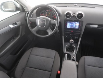 Audi A3 8P Hatchback 3d 1.6 102KM 2009 Audi A3 1.6, Klima,ALU, zdjęcie 6