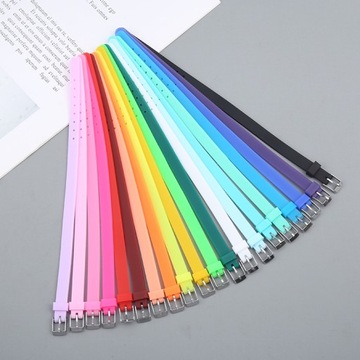 Женский браслет-резинка с застежкой и застежкой.