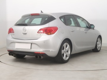 Opel Astra J GTC 1.4 Turbo ECOTEC 140KM 2013 Opel Astra 1.4 T, Navi, Klima, Tempomat, zdjęcie 4