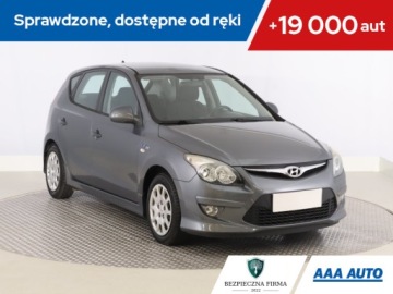 Hyundai i30 I Hatchback 1.4 109KM 2010 Hyundai i30 1.4 CVVT, Klima