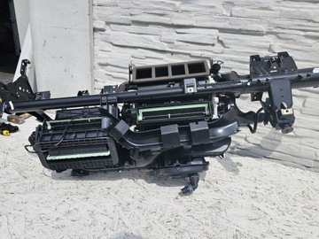 A3 8Y RADIÁTOR 5WB816005G NOSNÍK 8Y1857017