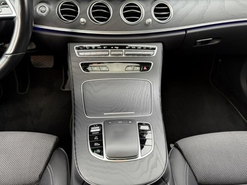 Mercedes Klasa E W213 Limuzyna Facelifting 2.9 E400d 330KM 2021 Mercedes E 400 3,0 Diesel*AMG-Line*, zdjęcie 31